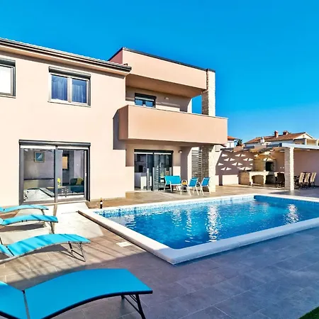 Philippo And Nika Villa
