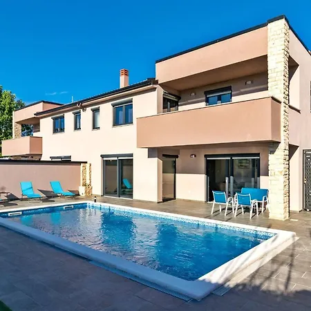 Philippo And Nika Villa *