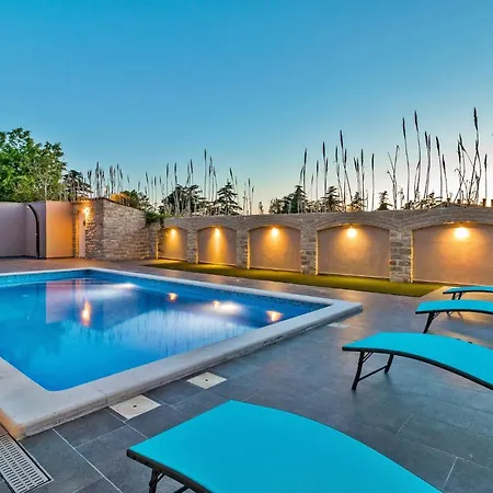 Philippo And Nika Villa