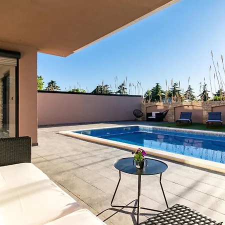 Philippo&villa Nika